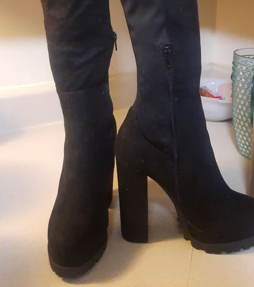 Combat boot [Sun. Jan23 only all 5 pair of boots for 100.00 bundle resalers deal